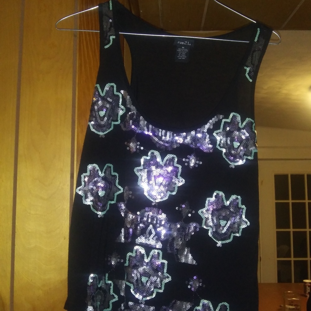 Rue 21 tank